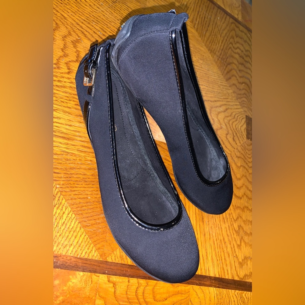 Black 8.5 BANDOLINO Flats